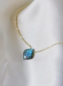 Collar de Labradorita